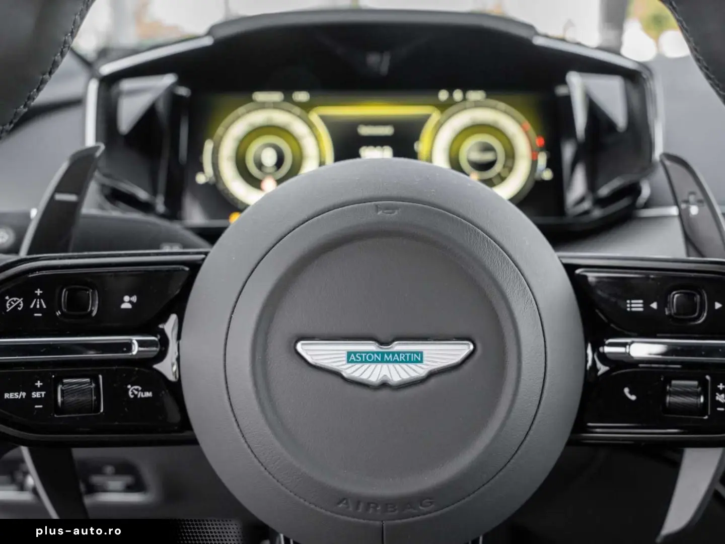 ASTON MARTIN V8 Vantage