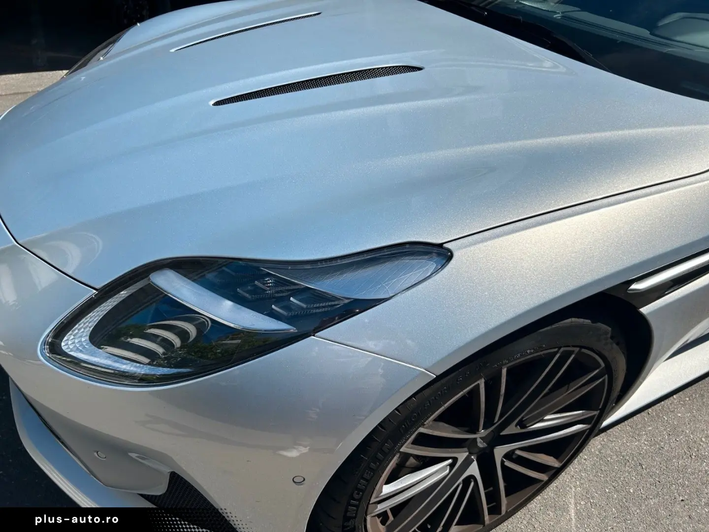 ASTON MARTIN DB12