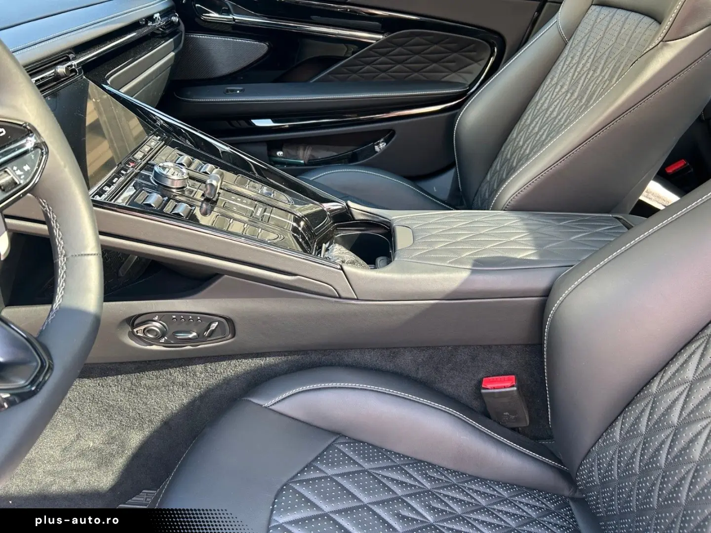 ASTON MARTIN DB12