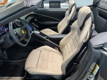 FERRARI Roma V8 Spider 360 Kamera Matrix JBL MY 2025