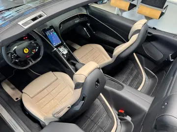 FERRARI Roma V8 Spider 360 Kamera Matrix JBL MY 2025