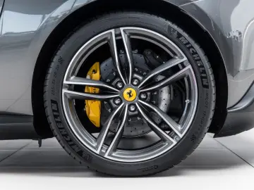 FERRARI Roma Spider 3.9 T V8 DCT