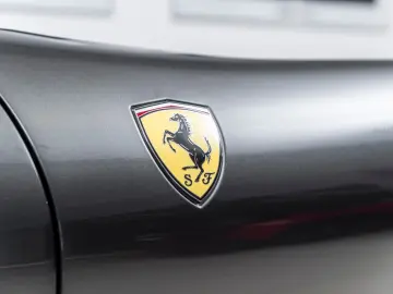 FERRARI Roma Spider 3.9 T V8 DCT