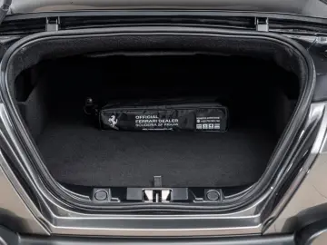 FERRARI Roma Spider 3.9 T V8 DCT