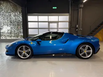FERRARI 296 GTS TWO-TONE~FULL CARBON~LIFT~HIFI~BELÜFTUNG