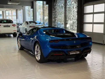 FERRARI 296 GTS TWO-TONE~FULL CARBON~LIFT~HIFI~BELÜFTUNG
