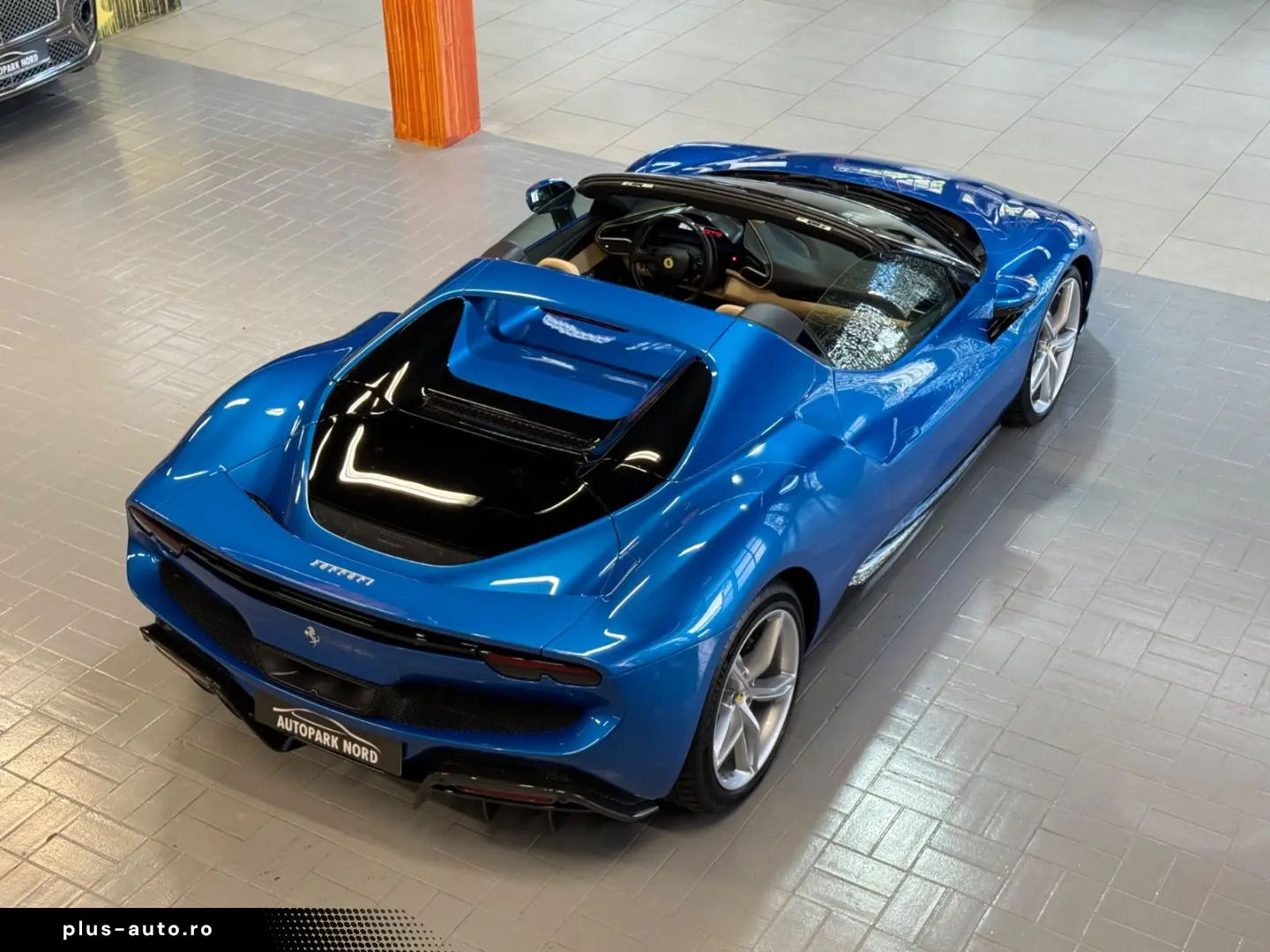 FERRARI 296 GTS TWO-TONE~FULL CARBON~LIFT~HIFI~BELÜFTUNG