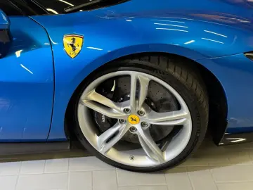 FERRARI 296 GTS TWO-TONE~FULL CARBON~LIFT~HIFI~BELÜFTUNG