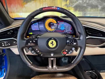 FERRARI 296 GTS TWO-TONE~FULL CARBON~LIFT~HIFI~BELÜFTUNG