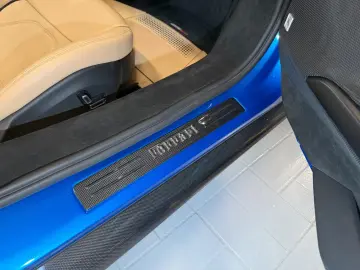 FERRARI 296 GTS TWO-TONE~FULL CARBON~LIFT~HIFI~BELÜFTUNG