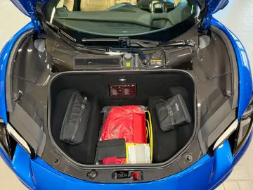 FERRARI 296 GTS TWO-TONE~FULL CARBON~LIFT~HIFI~BELÜFTUNG