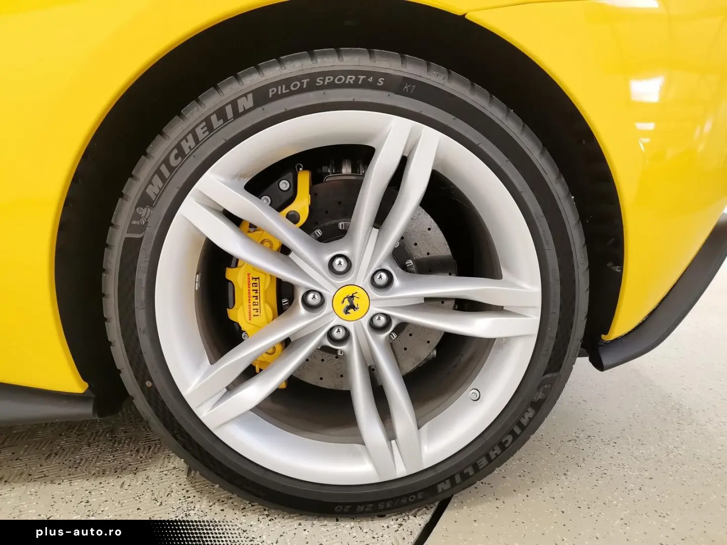 FERRARI 296 GTS Lift SURROUND VIEW RACING-SPORTSITZE
