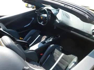 FERRARI 296 GTS Karbon Lift JBL Surround View Garantie