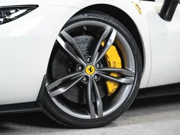 FERRARI 296 GTS  BIANCO AVUS CARBON