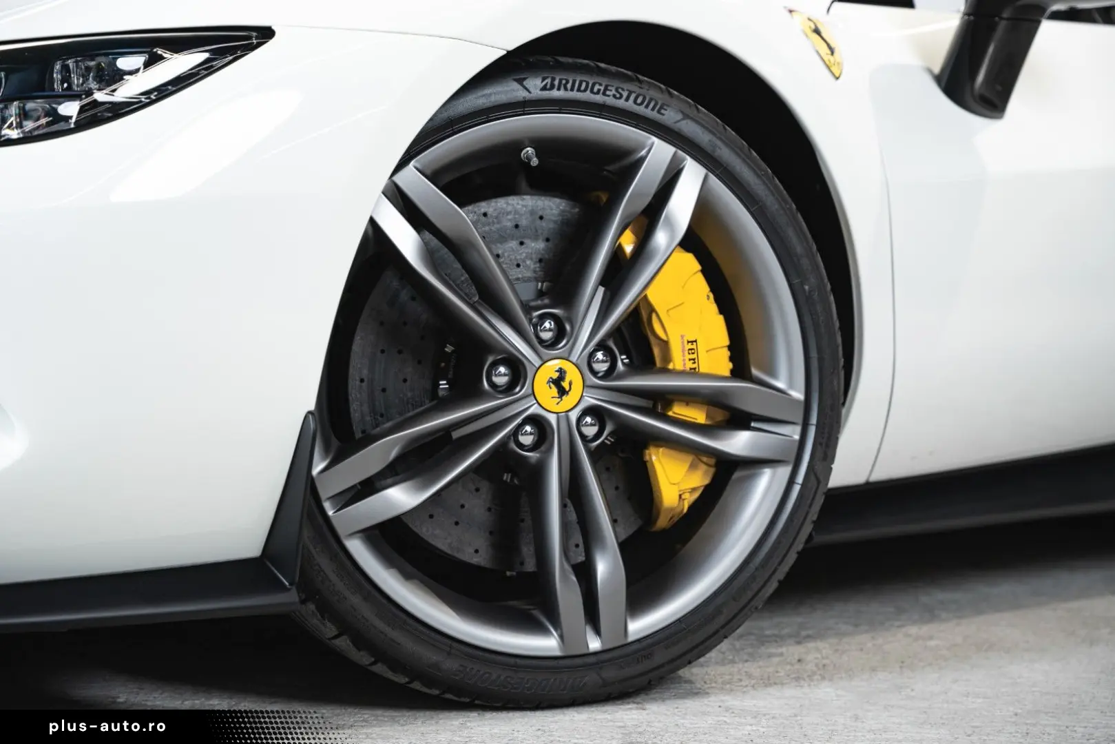 FERRARI 296 GTS  BIANCO AVUS CARBON