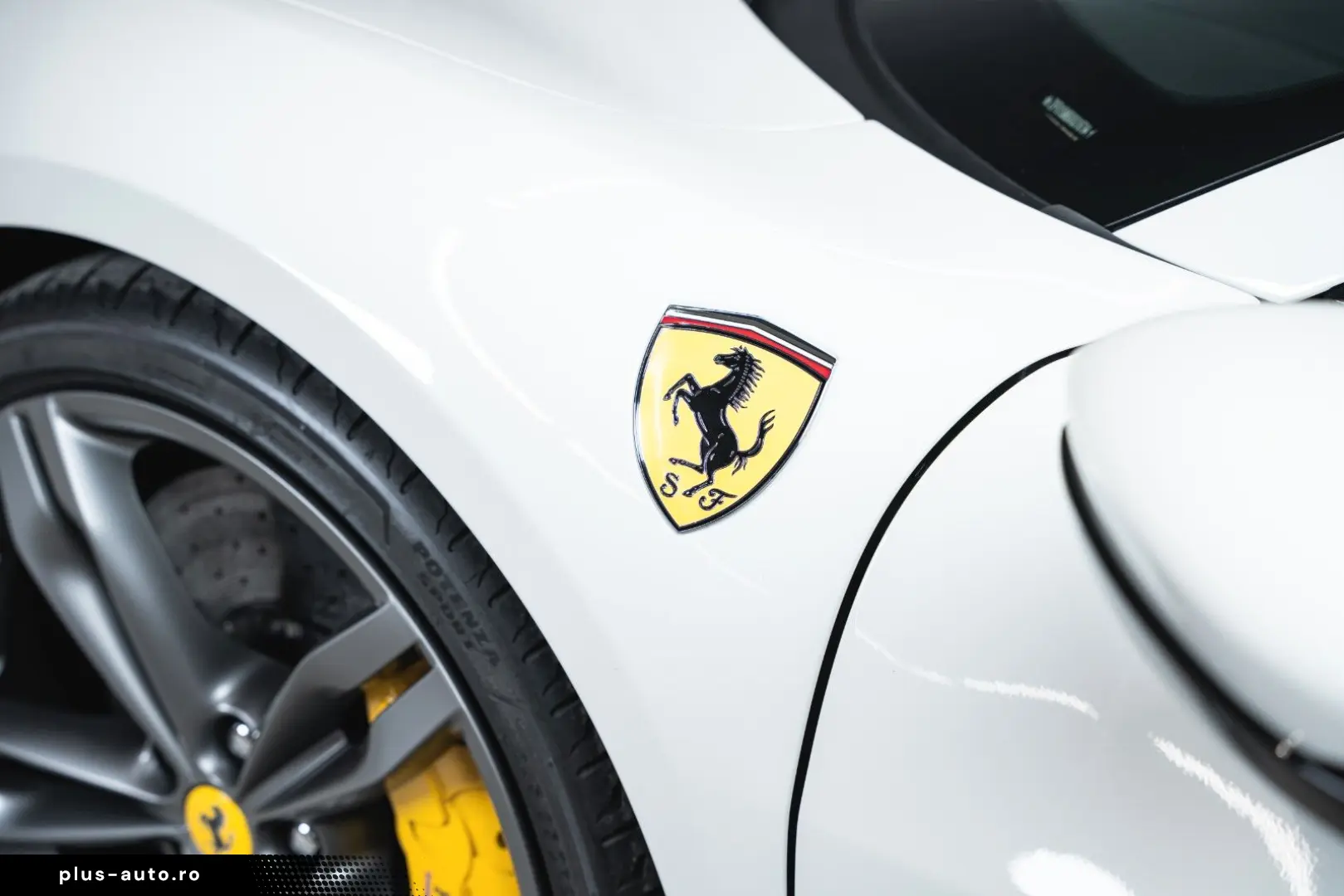FERRARI 296 GTS  BIANCO AVUS CARBON