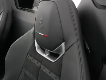 FERRARI 296 GTS Daytona Seats - JBL - Nackenwärmer