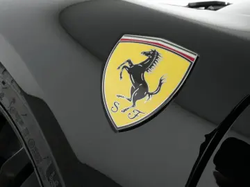 FERRARI 296 GTS Daytona Seats - JBL - Nackenwärmer
