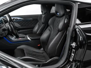 BMW M8 Coupe Competition Night Carbon