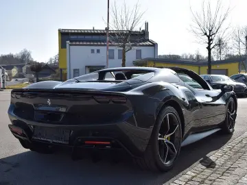 FERRARI 296 GTS  LIFT Racing Seats Carbon LED Kamera