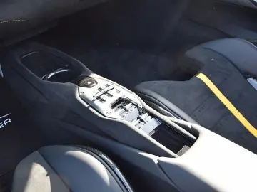 FERRARI 296 GTS  LIFT Racing Seats Carbon LED Kamera