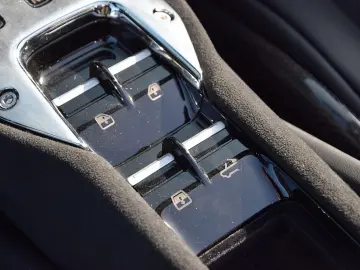FERRARI 296 GTS  LIFT Racing Seats Carbon LED Kamera