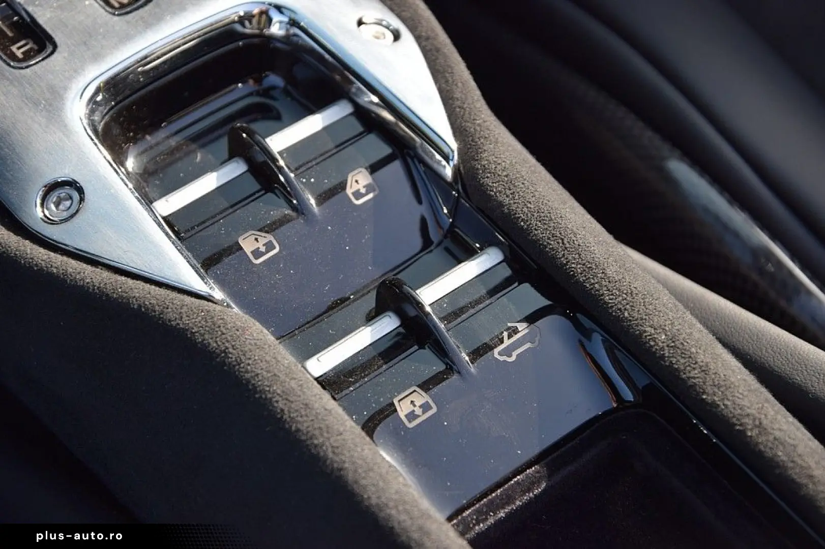 FERRARI 296 GTS  LIFT Racing Seats Carbon LED Kamera