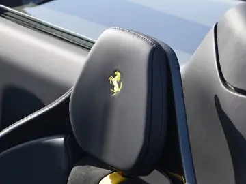 FERRARI 296 GTS  LIFT Racing Seats Carbon LED Kamera