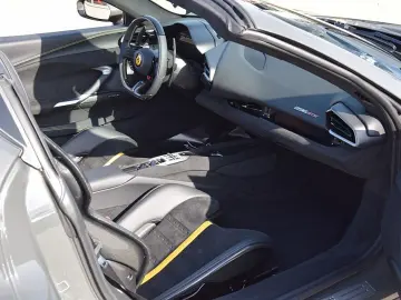 FERRARI 296 GTS  LIFT Racing Seats Carbon LED Kamera