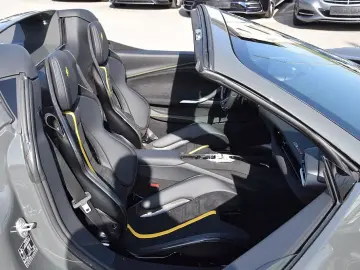 FERRARI 296 GTS  LIFT Racing Seats Carbon LED Kamera