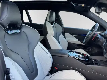 BMW M5 Touring Inkl. € 1.190 Zubehörbonus AHK Panora