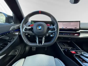 BMW M5 Touring Inkl. € 1.190 Zubehörbonus AHK Panora