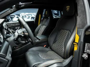 LAMBORGHINI Urus 4.0 V8 S   Urus S   BTW   Akrapovic   luftf