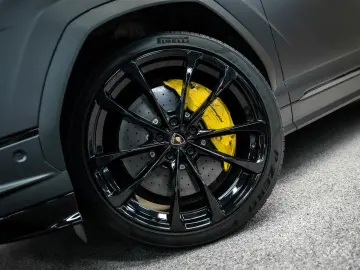 LAMBORGHINI Urus 4.0 V8 S   Urus S   BTW   Akrapovic   luftf