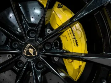 LAMBORGHINI Urus 4.0 V8 S   Urus S   BTW   Akrapovic   luftf