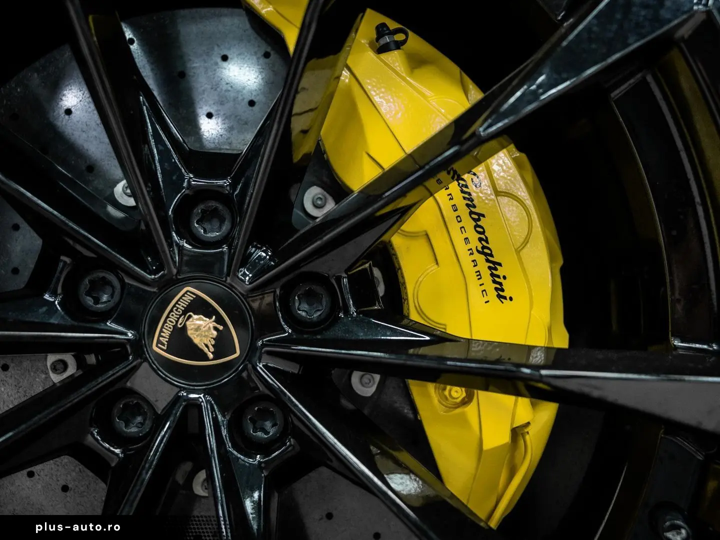 LAMBORGHINI Urus 4.0 V8 S   Urus S   BTW   Akrapovic   luftf