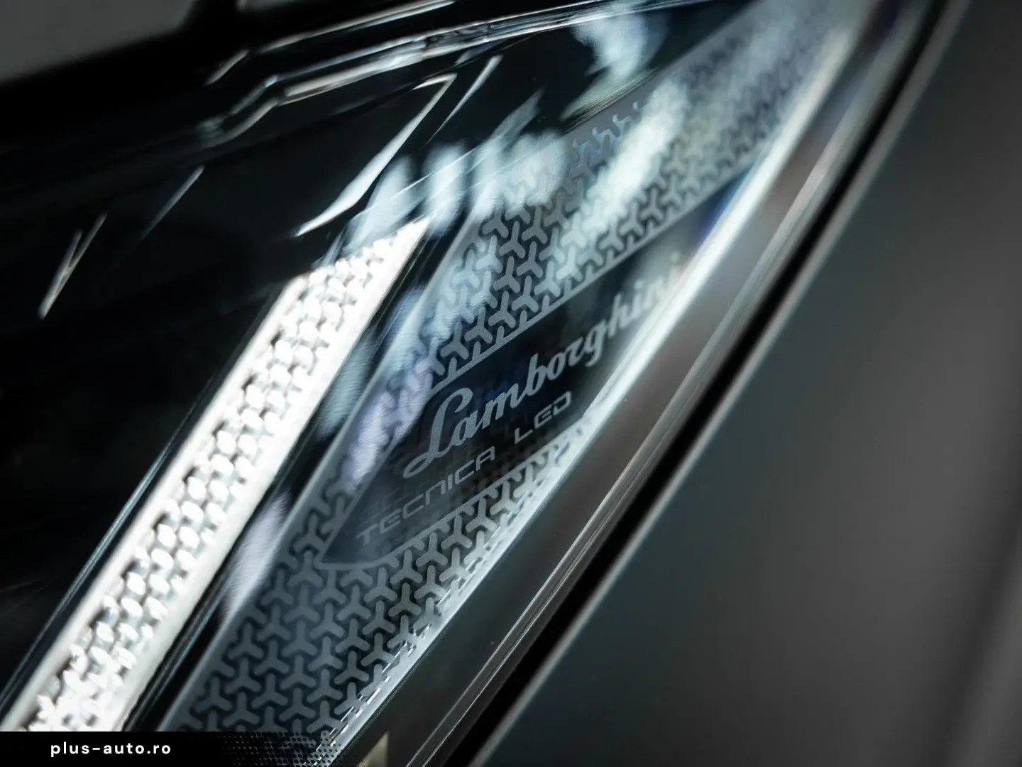 LAMBORGHINI Urus 4.0 V8 S   Urus S   BTW   Akrapovic   luftf