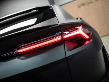 LAMBORGHINI Urus 4.0 V8 S   Urus S   BTW   Akrapovic   luftf