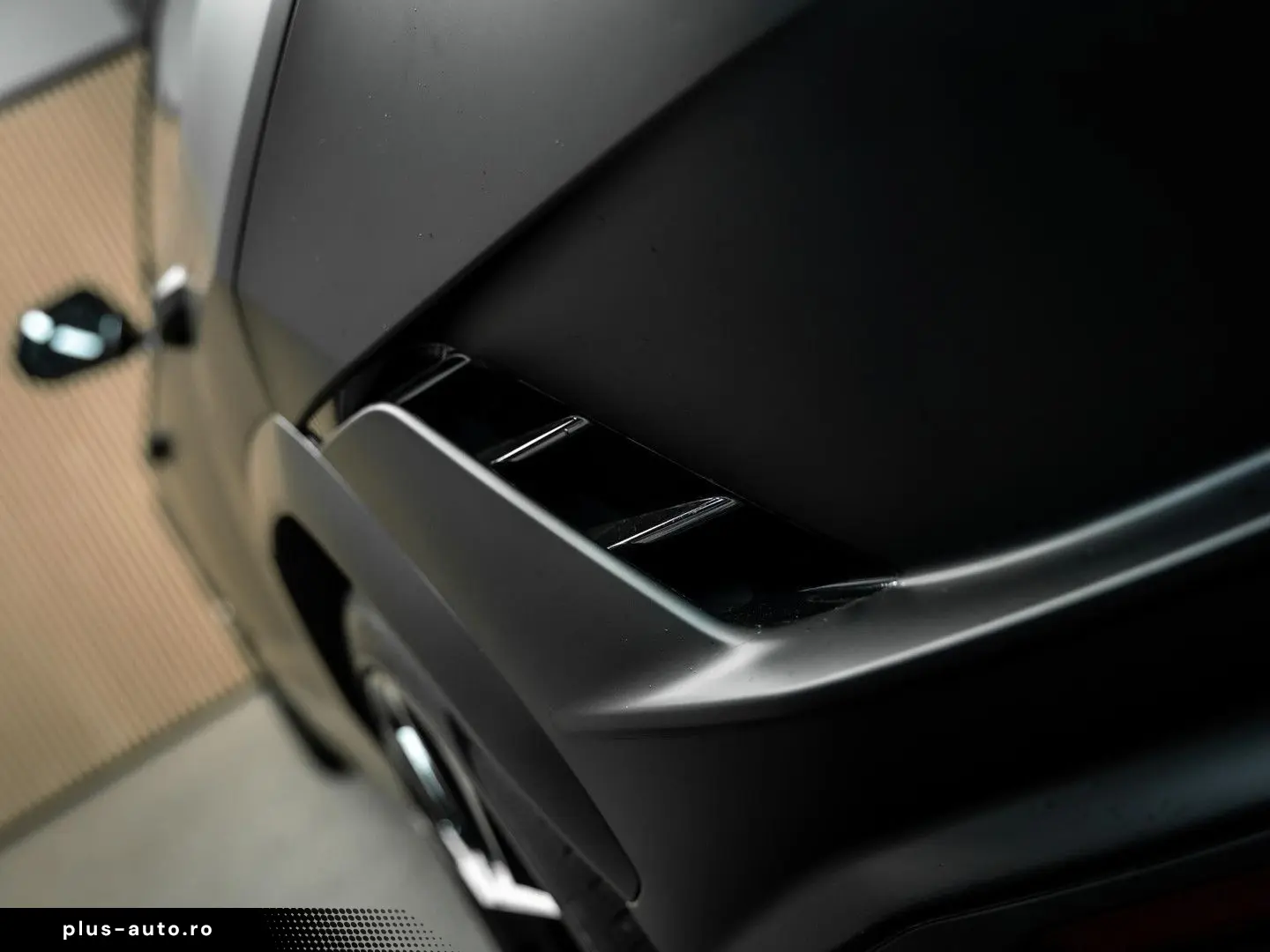 LAMBORGHINI Urus 4.0 V8 S   Urus S   BTW   Akrapovic   luftf
