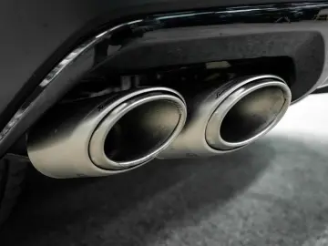 LAMBORGHINI Urus 4.0 V8 S   Urus S   BTW   Akrapovic   luftf