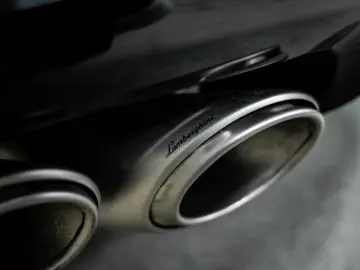 LAMBORGHINI Urus 4.0 V8 S   Urus S   BTW   Akrapovic   luftf
