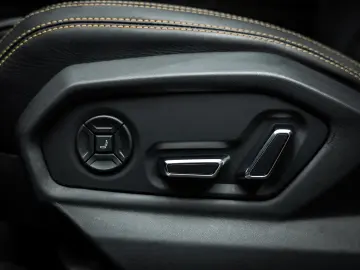 LAMBORGHINI Urus 4.0 V8 S   Urus S   BTW   Akrapovic   luftf