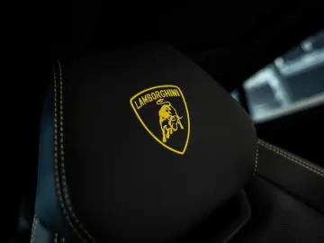 LAMBORGHINI Urus 4.0 V8 S   Urus S   BTW   Akrapovic   luftf
