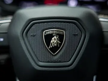 LAMBORGHINI Urus 4.0 V8 S   Urus S   BTW   Akrapovic   luftf