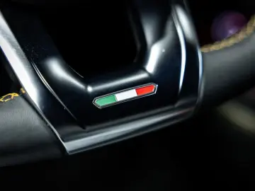 LAMBORGHINI Urus 4.0 V8 S   Urus S   BTW   Akrapovic   luftf