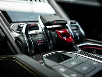 LAMBORGHINI Urus 4.0 V8 S   Urus S   BTW   Akrapovic   luftf