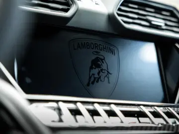 LAMBORGHINI Urus 4.0 V8 S   Urus S   BTW   Akrapovic   luftf