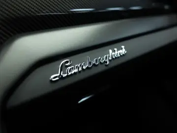 LAMBORGHINI Urus 4.0 V8 S   Urus S   BTW   Akrapovic   luftf