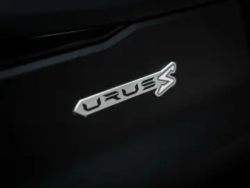 LAMBORGHINI Urus 4.0 V8 S   Urus S   BTW   Akrapovic   luftf