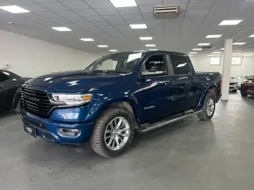DODGE RAM 5 7l V8  LARAMIE 12 Zoll Display LED AHK SHZ